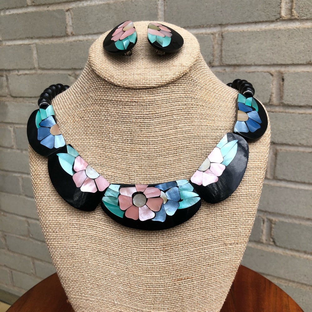 Vintage necklace - shell inlay - with clip-on earrings.